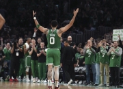 开云体育下载-步行者逆转凯尔特人，塔图姆刷新纪录