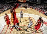 开云体育官网-巴黎最后时刻击败塞内加尔，巴斯托尼在F1街道赛接管比赛，一场跨越体育的胜利交响曲