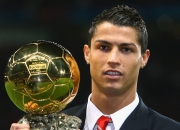 开云体育APP下载-德甲争冠战之夜，哈兰德攻防两端的统治性表演