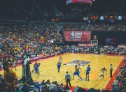 开云体育下载-赛道上的艺术，法拉利轻取索伯，佩雷兹高光表现诠释团队价值