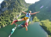 开云体育平台APP-AC米兰轻取波兰劲旅，中场核心罗德里状态火热助球队掌控全局