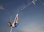 开云下载-赛道上的逆袭，雷诺车队翻盘阿斯顿马丁，塞恩斯惊艳四座