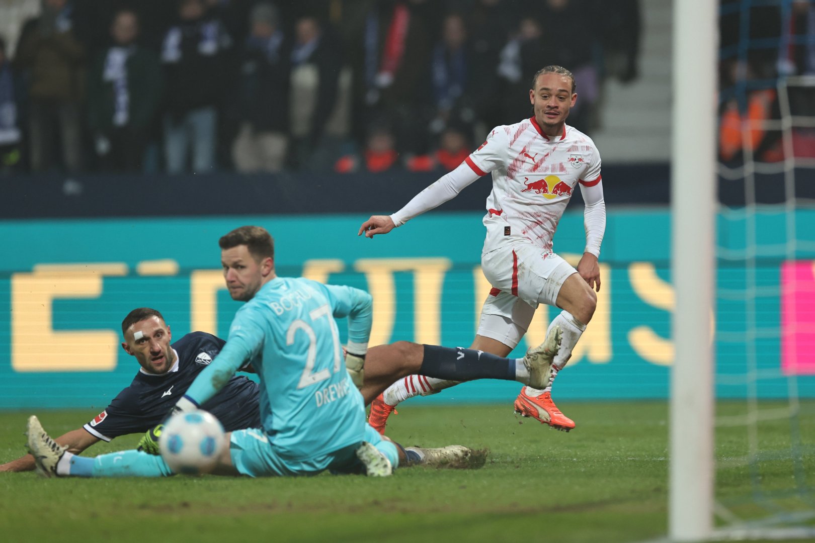 包含莱比锡红牛鏖战瑞典，厄德高爆发神勇的词条