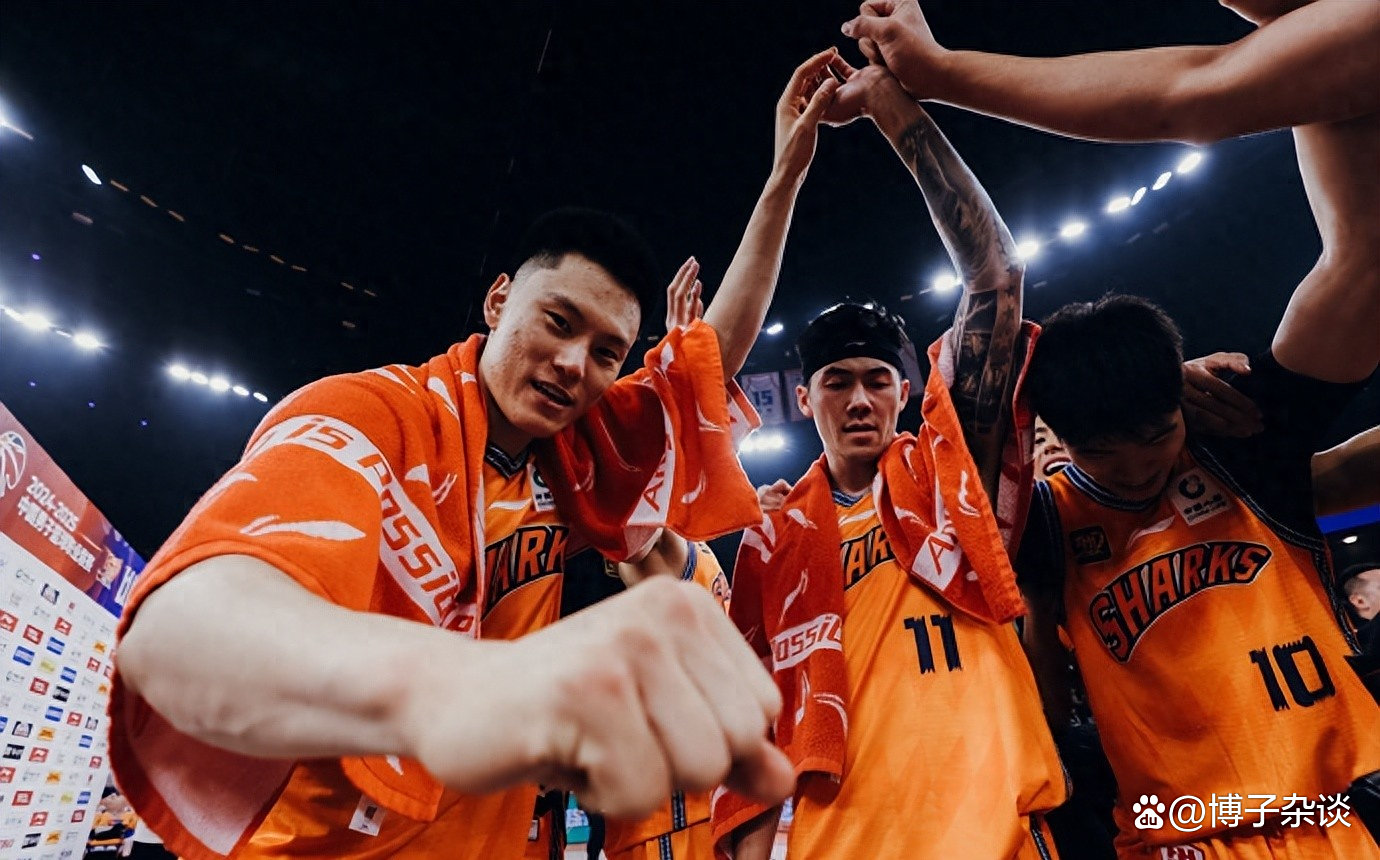 上海男篮全员爆发,一举击败对手 上海男篮全员爆发,一举击败对手