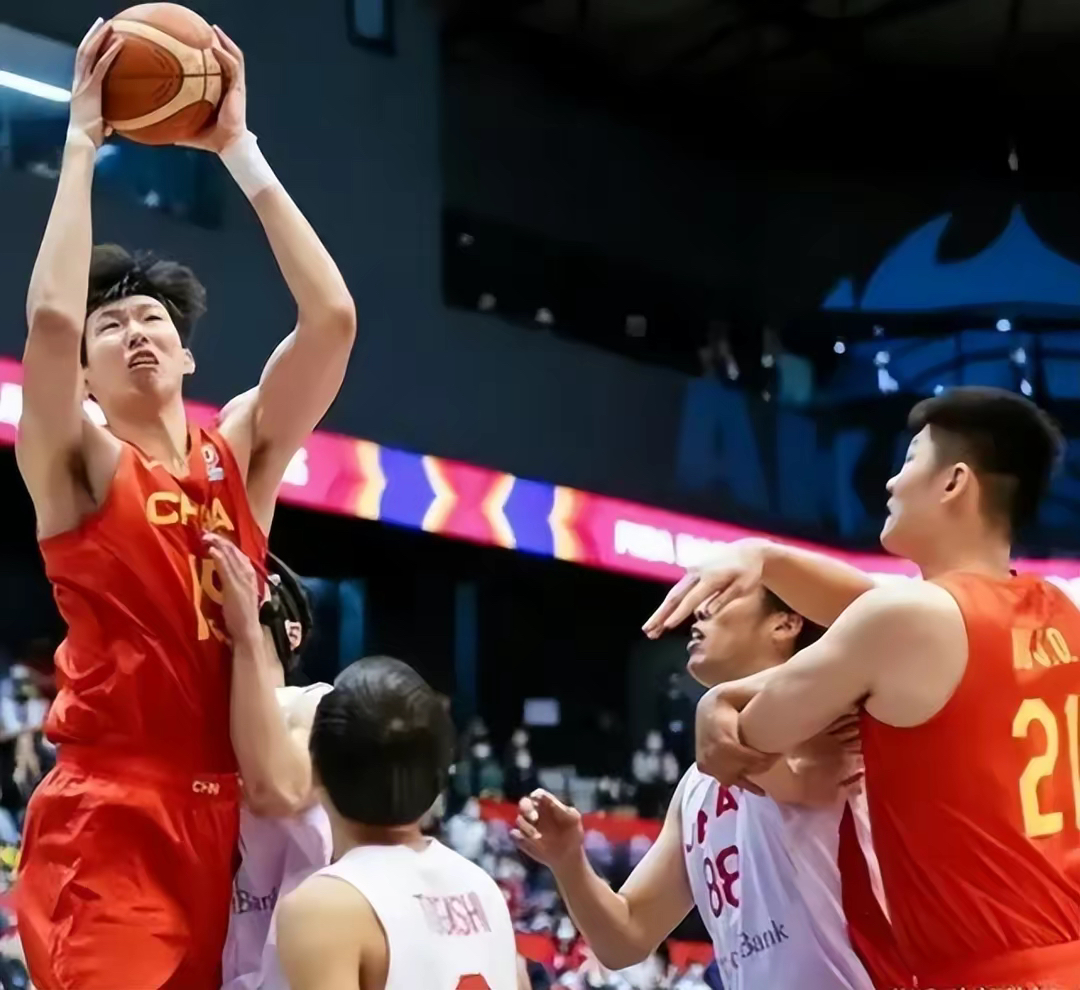 关于重庆男篮队员豪取比赛胜利，表现稳健的信息