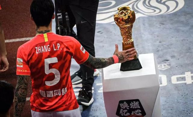 苏宁战恒大:实力较量强烈,双方争夺胜利 苏宁战恒大:实力较量强烈,双方争夺胜利