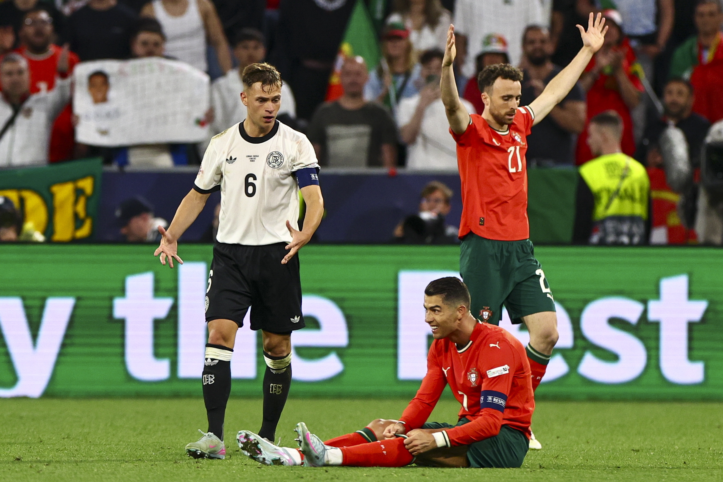 欧国联资格赛今日开打,各队士气高昂备战 欧国联资格赛今日开打,各队士气高昂备战