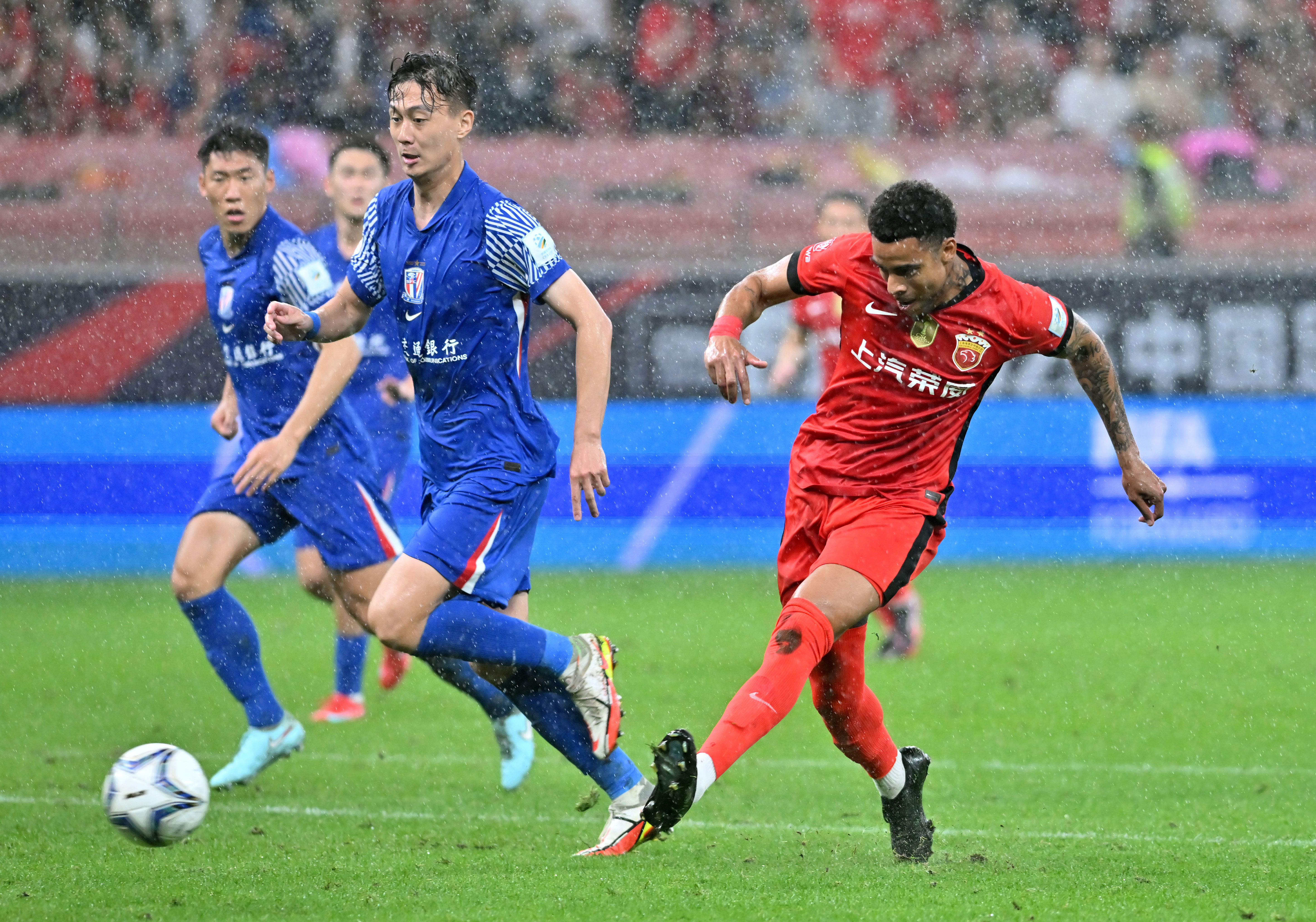 河南建业逆袭成功,上海申花遗憾输球 河南建业逆袭成功,上海申花遗憾输球