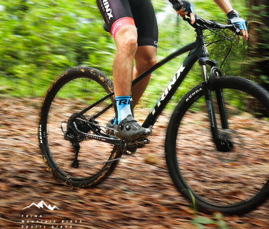 冲破极限:自行车选手飘逸而过 冲破极限:自行车选手飘逸而过