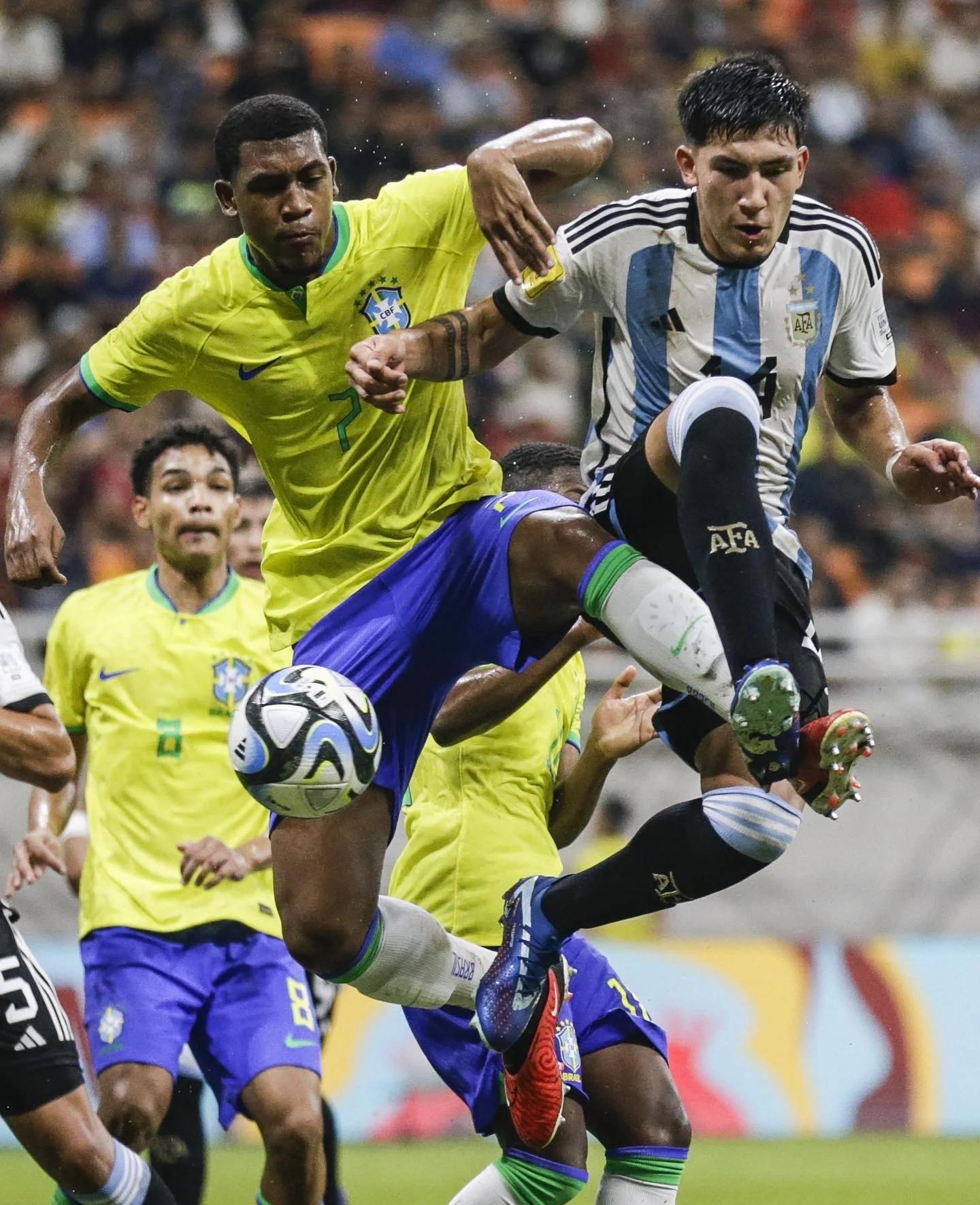 巴西队凭借进攻实力,轻松取胜的简单介绍 巴西队凭借进攻实力,轻松取胜的简单介绍