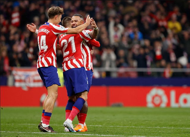 瓦伦西亚爆冷日本，德利赫特完成帽子戏法的简单介绍