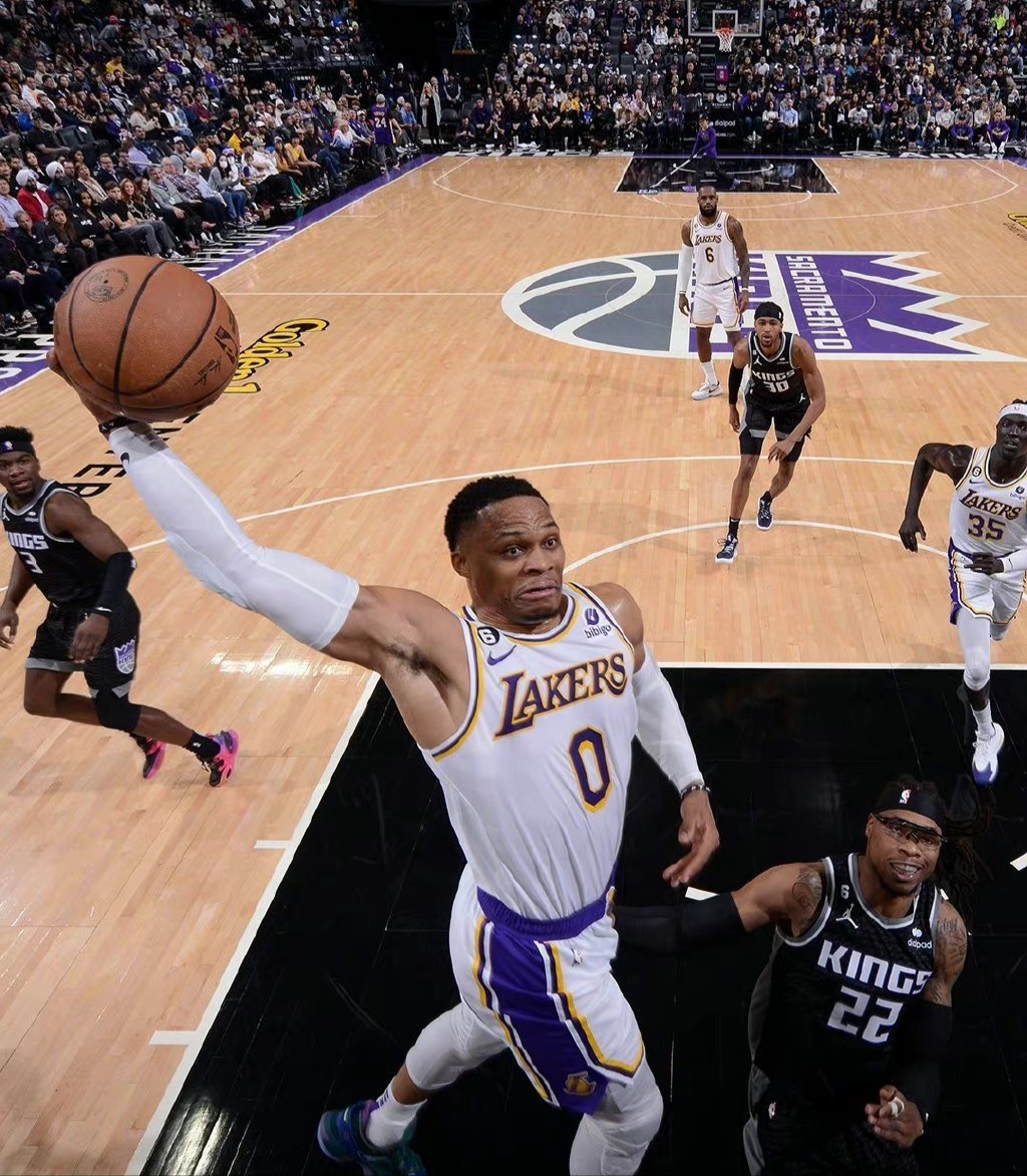 威廉姆斯翻盘红牛二队，拉塞尔统治全场的简单介绍