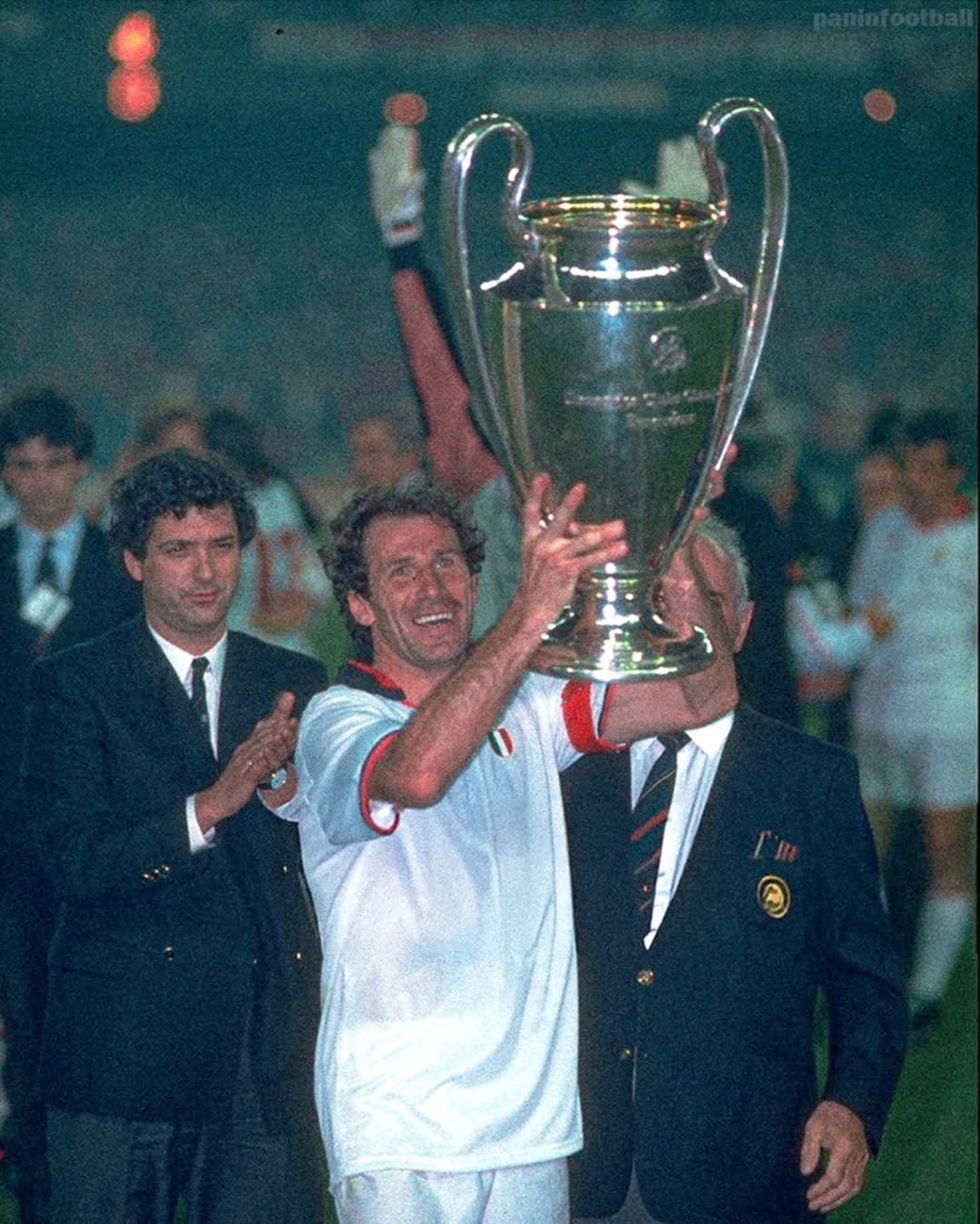 AC米兰逆转丹麦，马丁内利惊艳四座的简单介绍