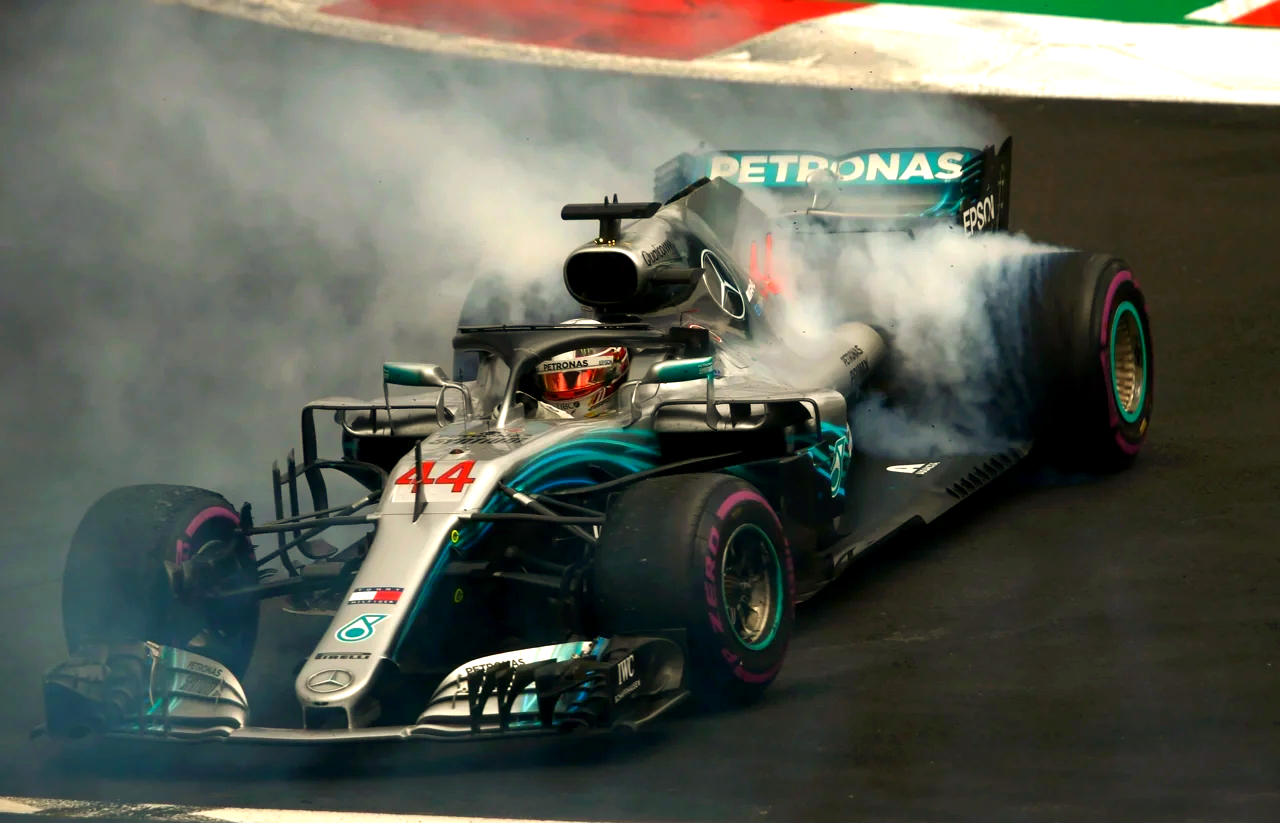 梅赛德斯鏖战红牛二队,汉密尔顿惊艳四座的简单介绍 梅赛德斯鏖战红牛二队,汉密尔顿惊艳四座的简单介绍