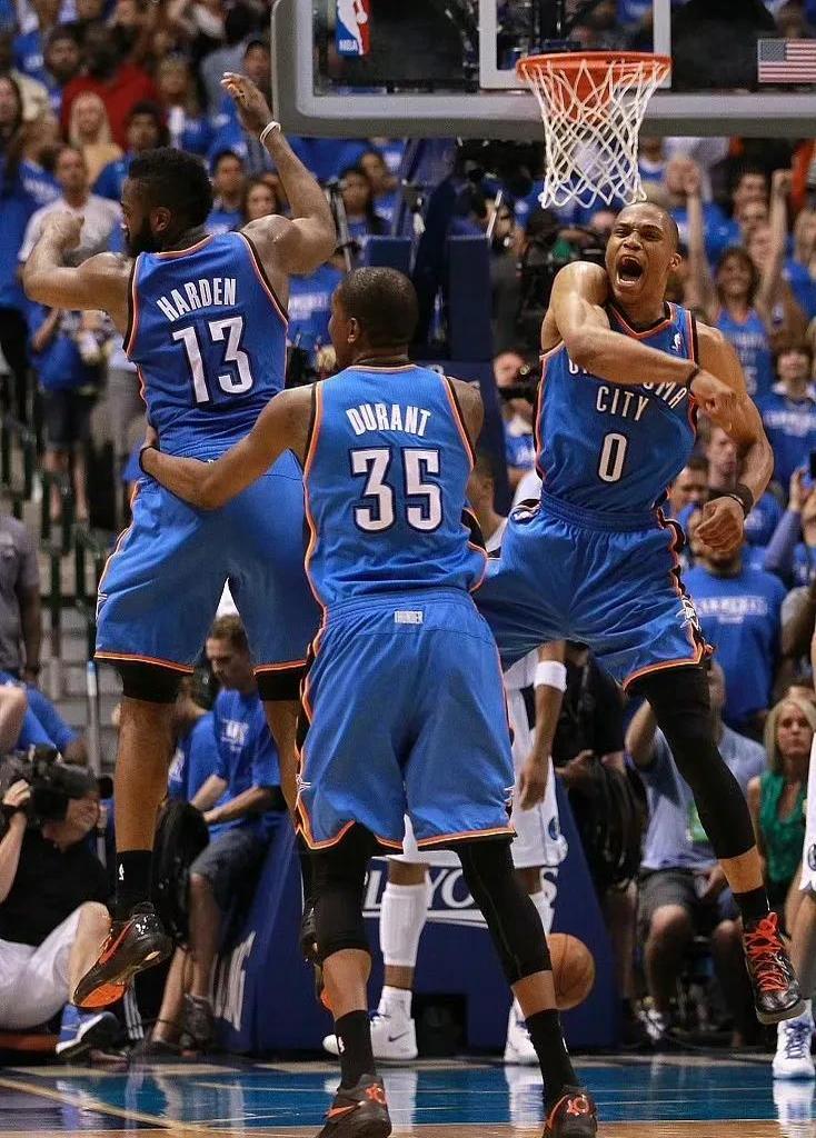 凯尔特人翻盘雷霆,布克扛起全队 凯尔特人翻盘雷霆,布克扛起全队